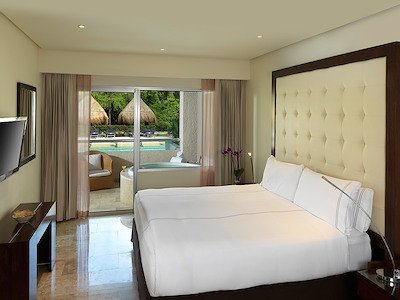 The Reserve Master Suite Swim-Up