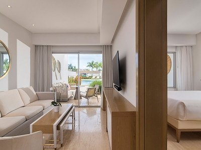 Family Concierge Suite Swim Up