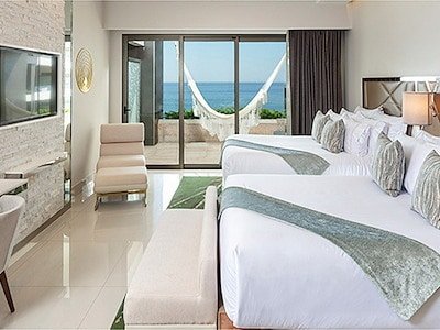 Two Bedroom Suite 1 King 2 Queens