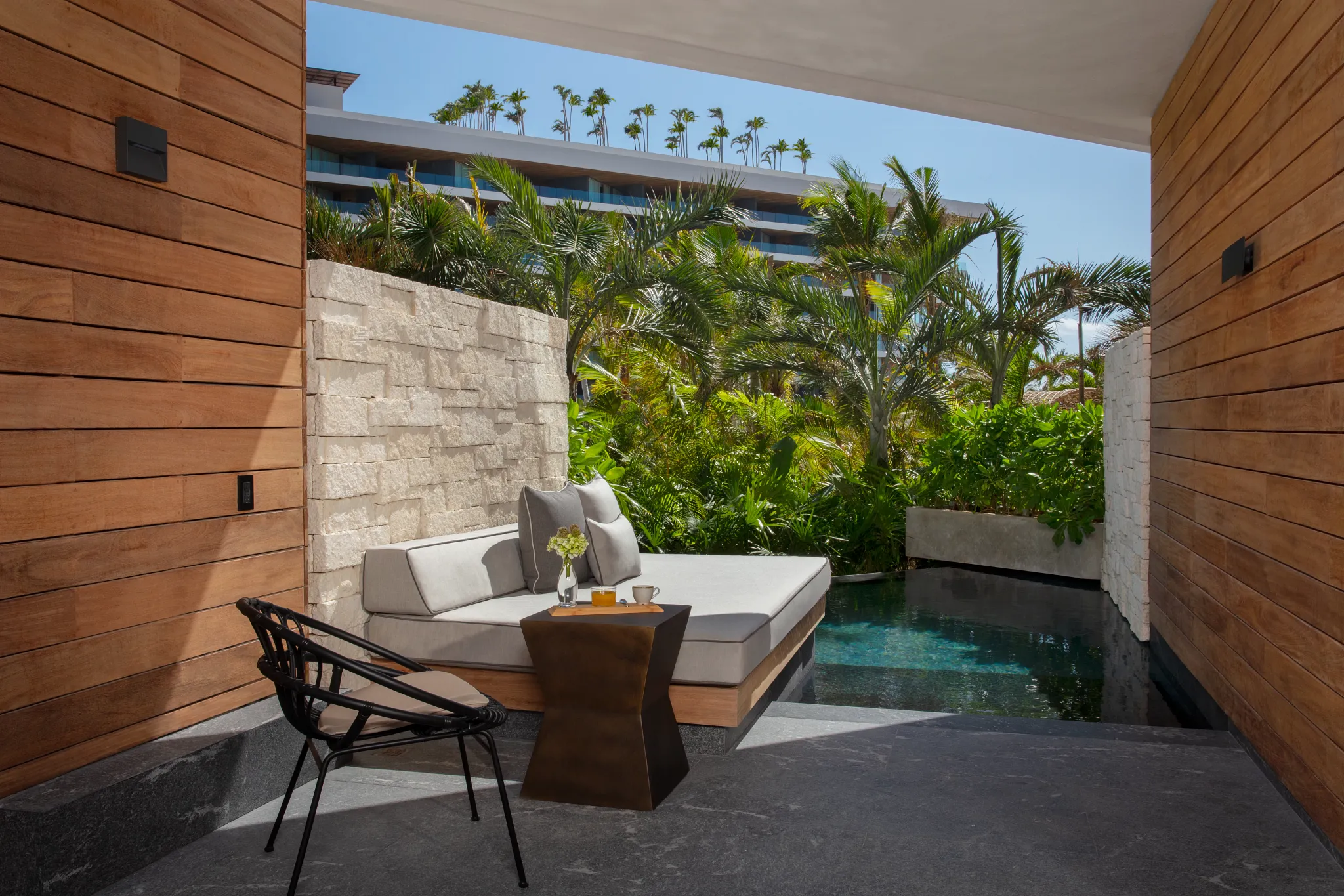Preferred Club Junior Suite Swim Out Tropical View King