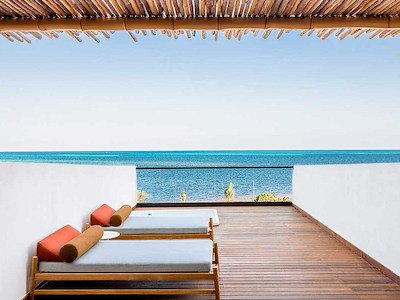 Friends & Family Sundeck Suite