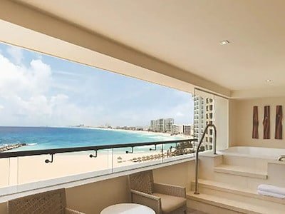 Club Ocean Front Corner Suite