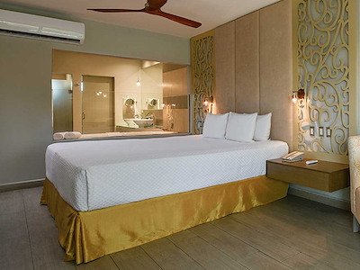 Premier Swim Up Junior Suite