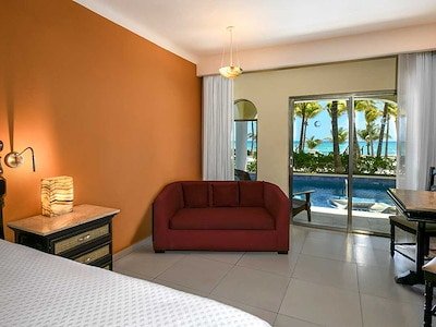 Swim-Up Junior Suite