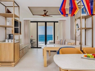 Club Deluxe Ocean Front One Bedroom Suite