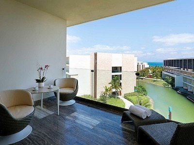 Junior Suite Poolside Ocean View