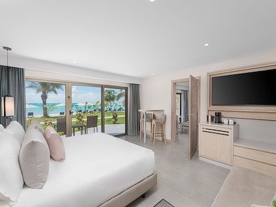 Luxury Presidential Beach Front Walkout One Bedroom Suite Diamond Club