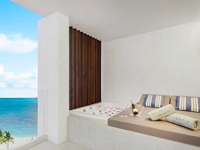 Mirage Club One Bedroom Suite (Outdoor Jacuzzi)