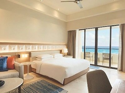 Ocean Front Pyramid Suite (with sofa bed)