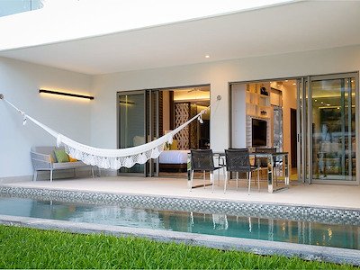 One Bedroom Swim Up