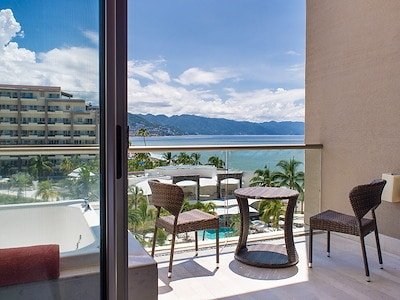 Preferred Club Junior Suite Ocean View King