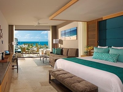 Preferred Club Junior Suite Swim Out Ocean View King