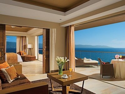 Preferred Club Master Suite Partial Ocean View