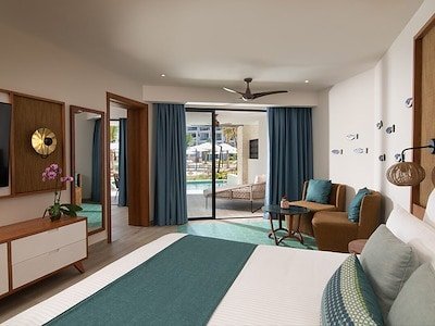 Preferred Club Master Suite Swim-Out Ocean Front