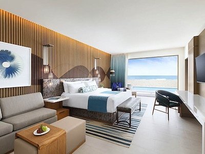 Rock Suite Swim-up Ocean Front (One Bedroom) with Personal Assistant