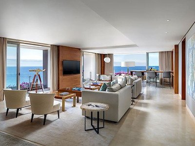Royal Service Suite