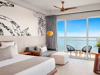 Junior Suite Bay View King Bed