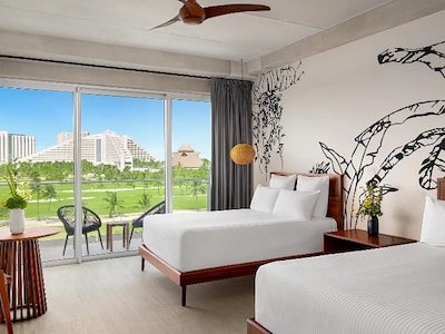 Junior Deluxe Suite Golf View Double Bed