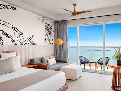 Vantage Club Junior Suite Bay View King Bed