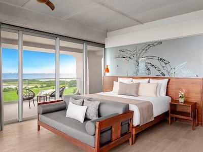 Vantage Club Corner Suite Bay View King Bed