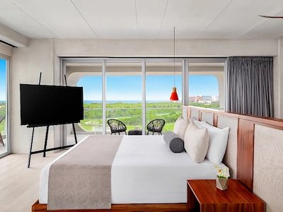 Vantage Club Master Suite Golf Ocean View King Bed
