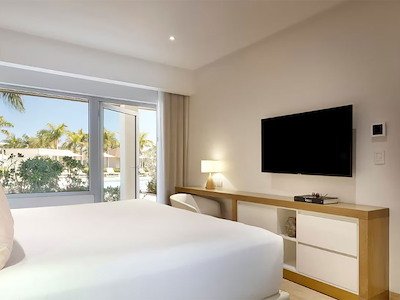 Master Suite Swim Up