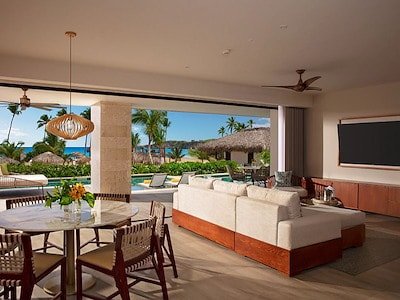 Preferred Club Presidential Suite Swim-Out Ocean Front