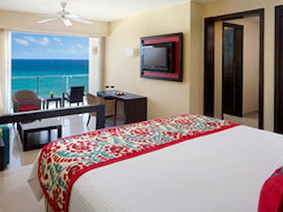 Junior Suite Ocean Front King