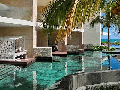 Junior Suite Swim Up Beachside Ocean View