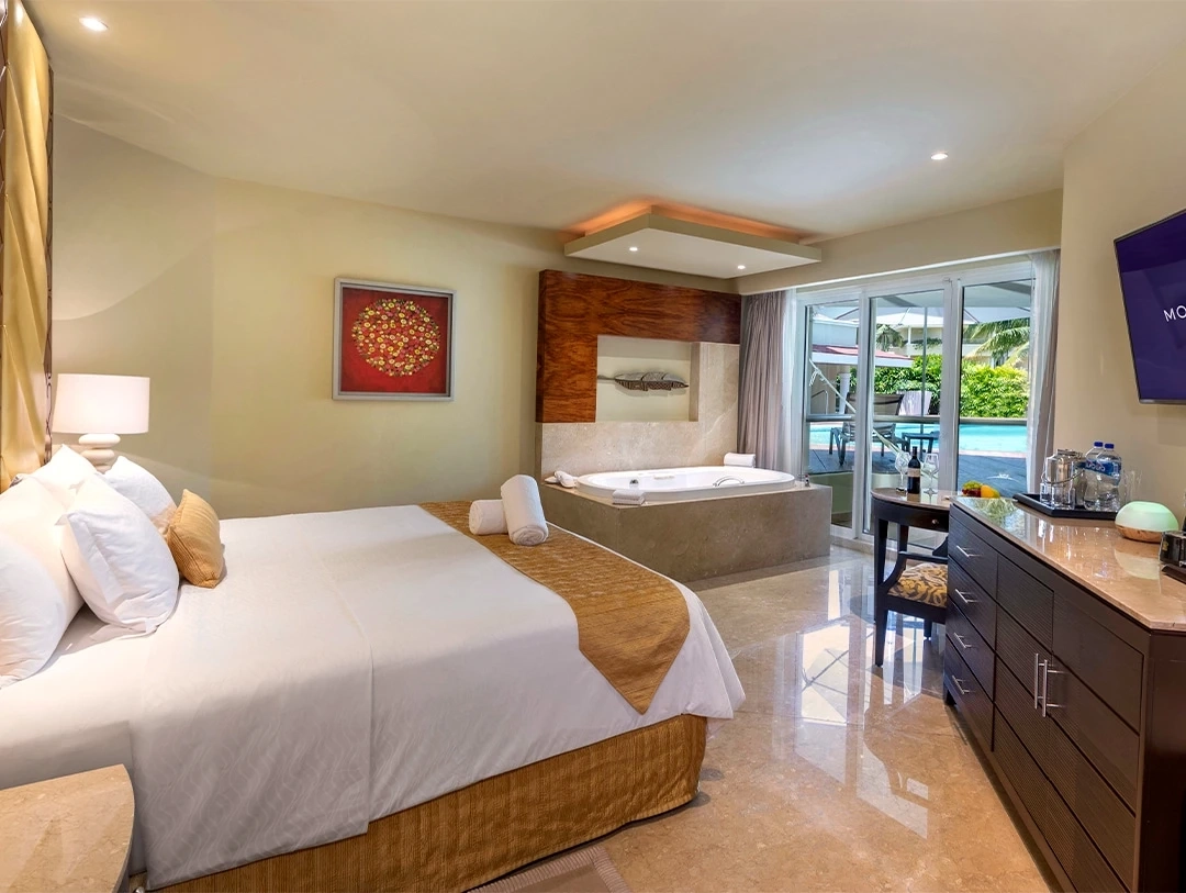 Swim Up Suite