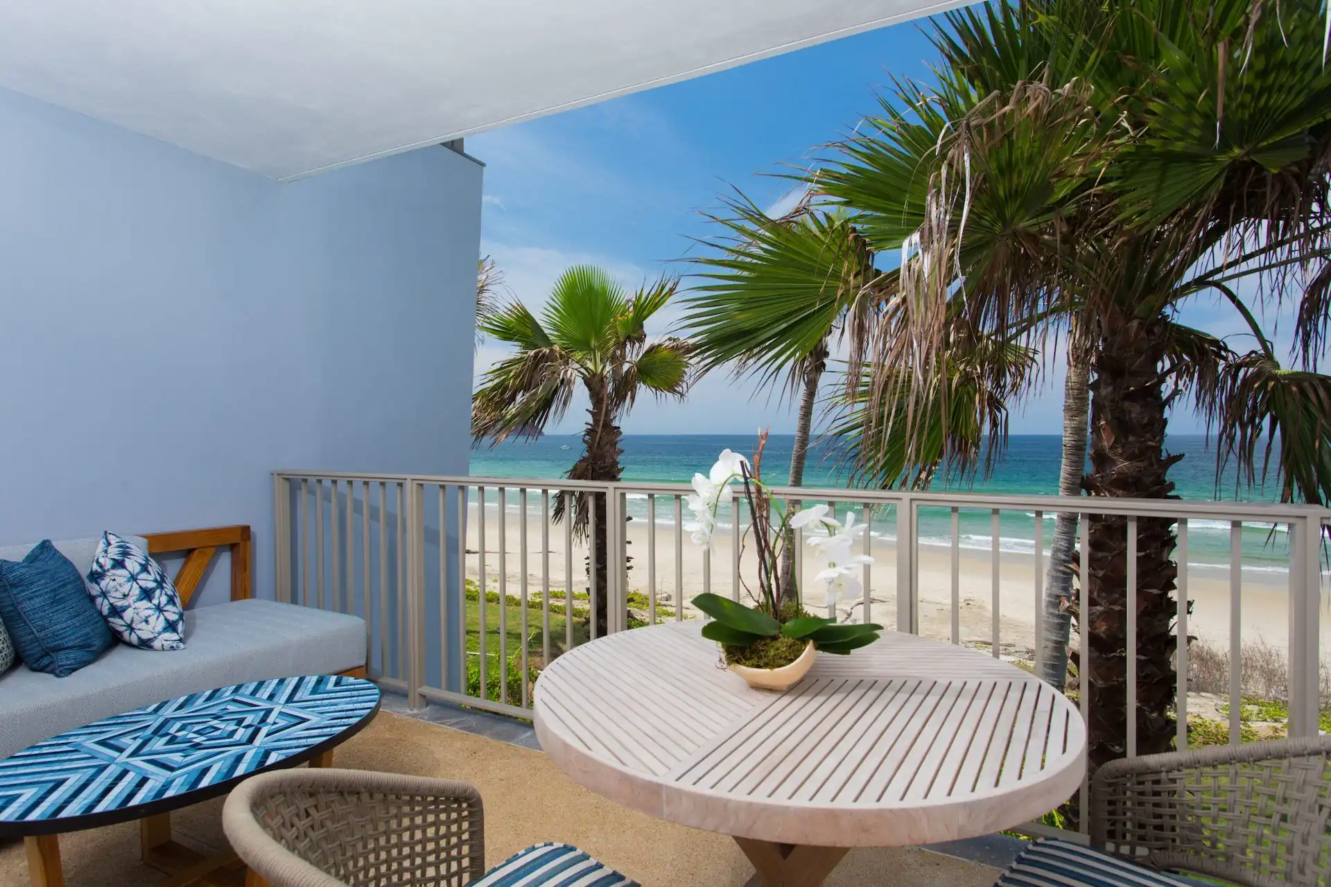 Beachfront Room King Bed