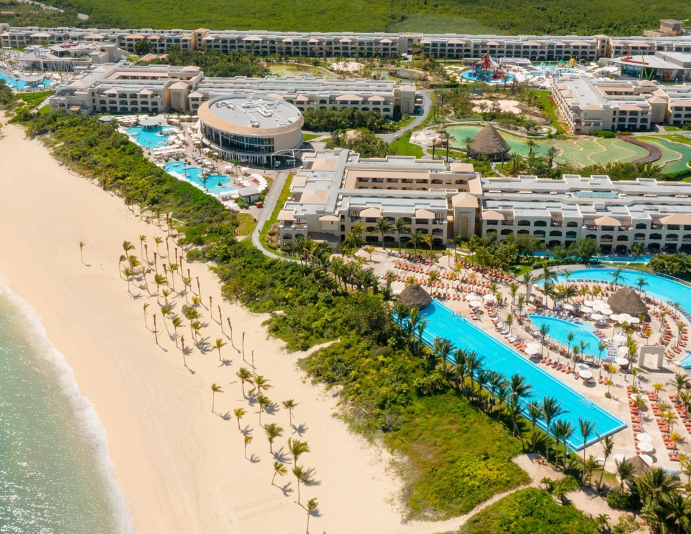 Luxury 5-star destination resort villa and arrival lounge